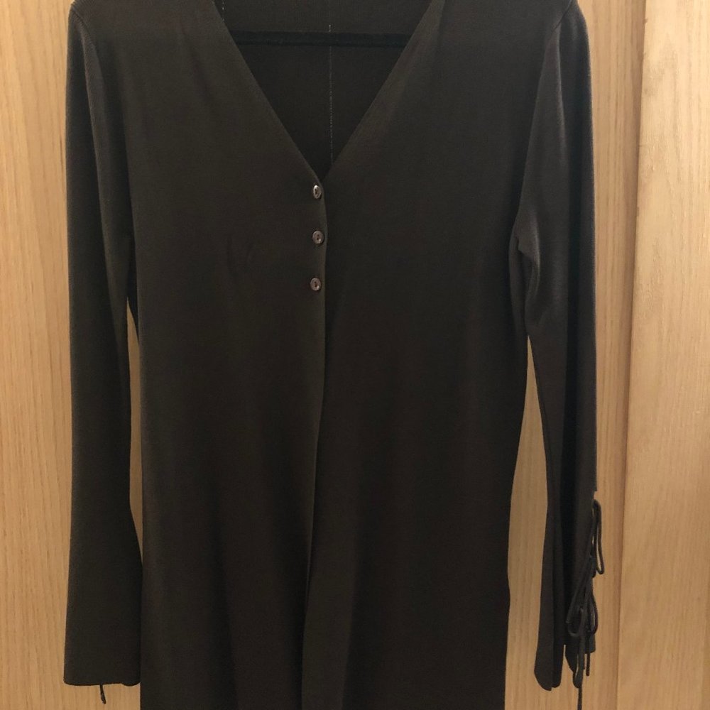 Long cardigan three button, with fringed sleeves